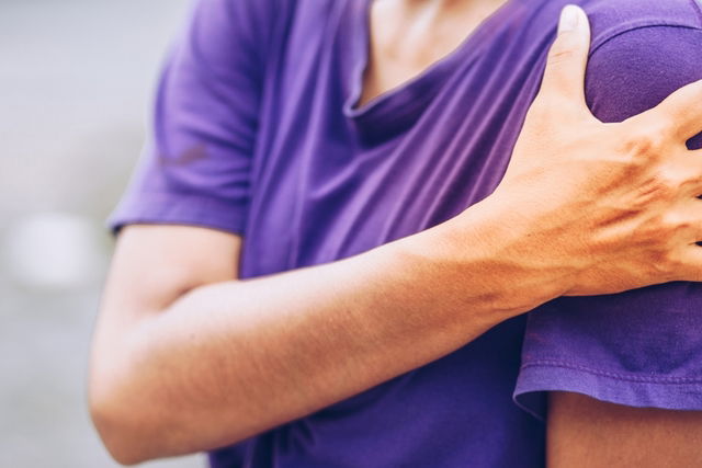 Left hand pain from shoulder hotsell