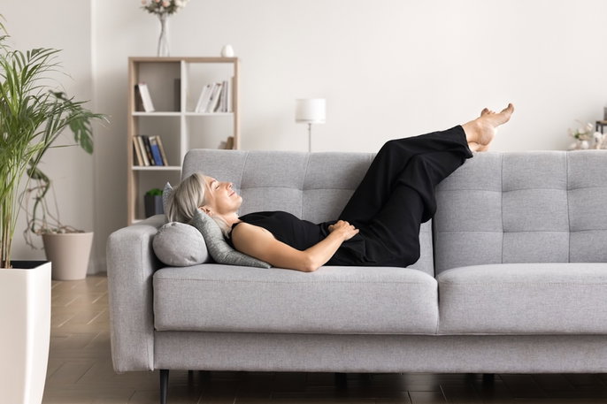 Mujer realizando ejercicios de Kegel