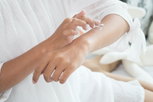 Image illustrative de l'article Traitement de la teigne: crèmes, comprimés, shampooings et vernis à ongles