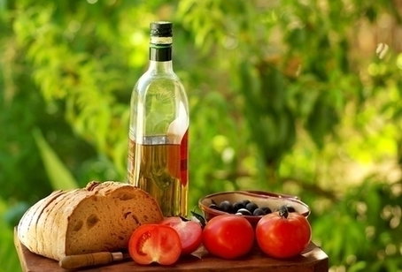 Illustrative image of the article Mediterranean Diet: Benefits, Foods & Meal Plan