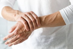 Illustrative image of the article What is the most effective medication for arthritis?