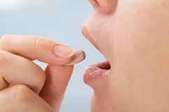 Imagen ilustrativa del artículo Vía sublingual: qué es, ventajas, desventajas y para qué sirve