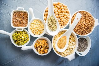 Illustrative image of the article 35 High Fiber Foods: Food List, Health Benefits & Recommendations