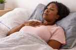 Illustrative image of the article What does a crackling sound when breathing lying down mean?