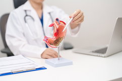 Imagem ilustrativa do artigo 7 sintomas de úlceras no estômago (e quem tem mais risco)