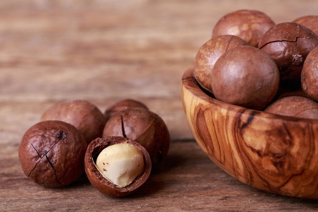 Macademia nuts in bowl and on table