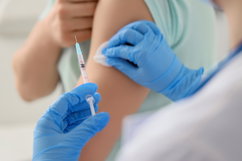 Imagem ilustrativa do artigo Vacina meningite B: para que serve, quando é indicada, doses (e reações)