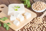 Image illustrative de l'article Tofu: 8 bienfaits et comment consommer (avec recettes)