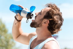 Imagen ilustrativa del artículo ¿Cuántos litros de agua tomar al día?