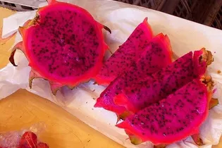 Illustrative image of the article Dragon Fruit: 9 Health Benefits, Nutrition & How to Eat (with Recipes)