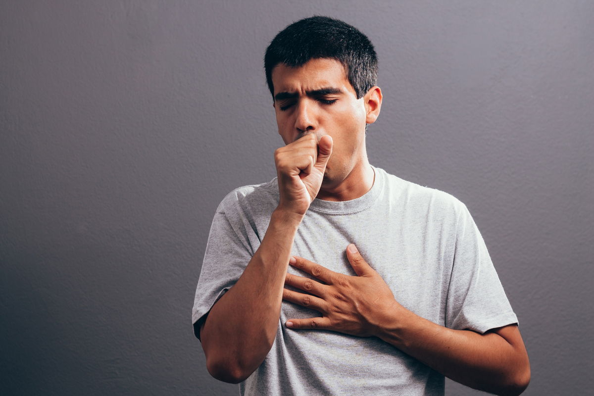 Coughing Up Mucus: 9 Common Causes (& How to Treat) - Tua Saúde