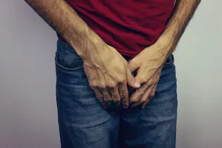 Illustrative image of the article Testicular Torsion: Symptoms, Causes & Treatment 