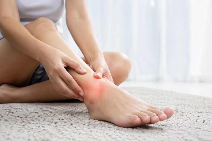 Woman with ankle pain | AI-generated image