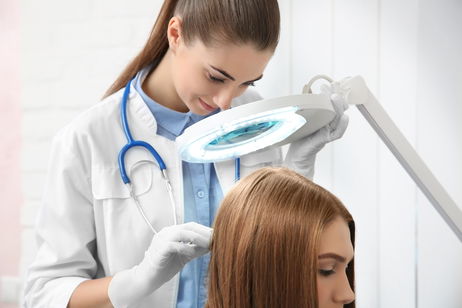 Image illustrative de l'article Folliculite du cuir chevelu: symptômes, causes et traitement