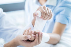 Illustrative image of the article Snake Bite: Symptoms, First Aid & Treatment