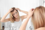 Imagem ilustrativa do artigo Queda de cabelo feminino: 12 causas (e opções de tratamento)