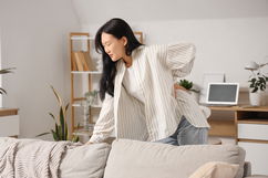 Imagem ilustrativa do artigo Coluna travada: sintomas, 5 causas (e o que fazer)