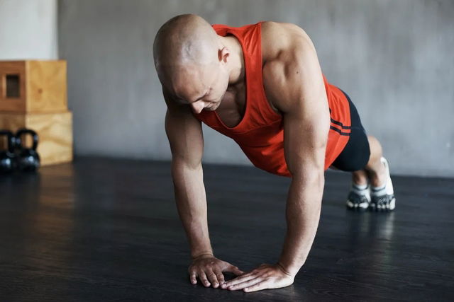 Flexiones de brazos con agarre cerrado