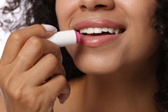 Imagem ilustrativa do artigo Hidratante labial: qual o melhor, tipos, para que serve (e como usar)