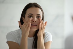 Imagem ilustrativa do artigo Ptose palpebral: o que é, sintomas, causas e o que fazer