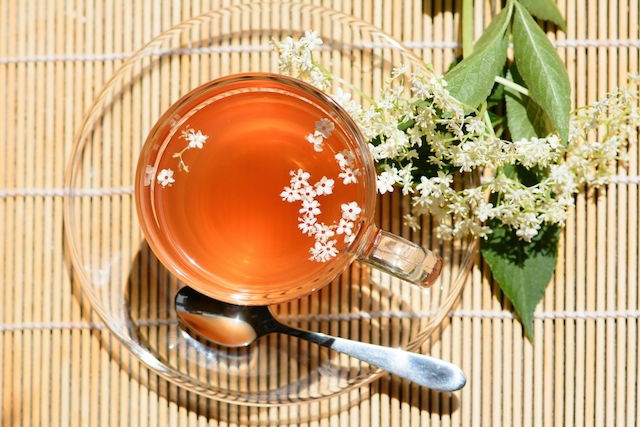 Illustrative image of the article Natural Cold Remedies: 7 Teas for Cold & Flu Recovery 