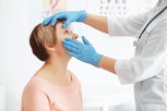 Illustrative image of the article Why does my eye hurt when I blink?
