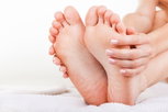 Illustrative image of the article Numb Toes: 8 Possible Causes (& How to Treat)