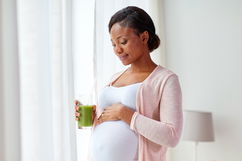 Illustrative image of the article Can you drink energy drinks while pregnant?