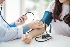Illustrative image of the article Symptoms of High Blood Pressure: 12 Warning Signs to Watch For
