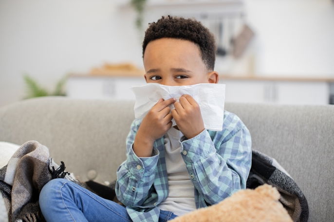 Niño con rinofaringitis