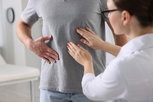 Illustrative image of the article Why does my stomach make so much noise when I lay down?