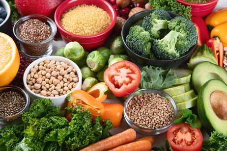 Illustrative image of the article 5 Foods to Avoid with Hemorrhoids (& What to Eat + Meal Plan)