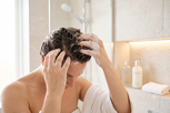 Image illustrative de l'article Cheveux gras: 9 causes (et que faire)